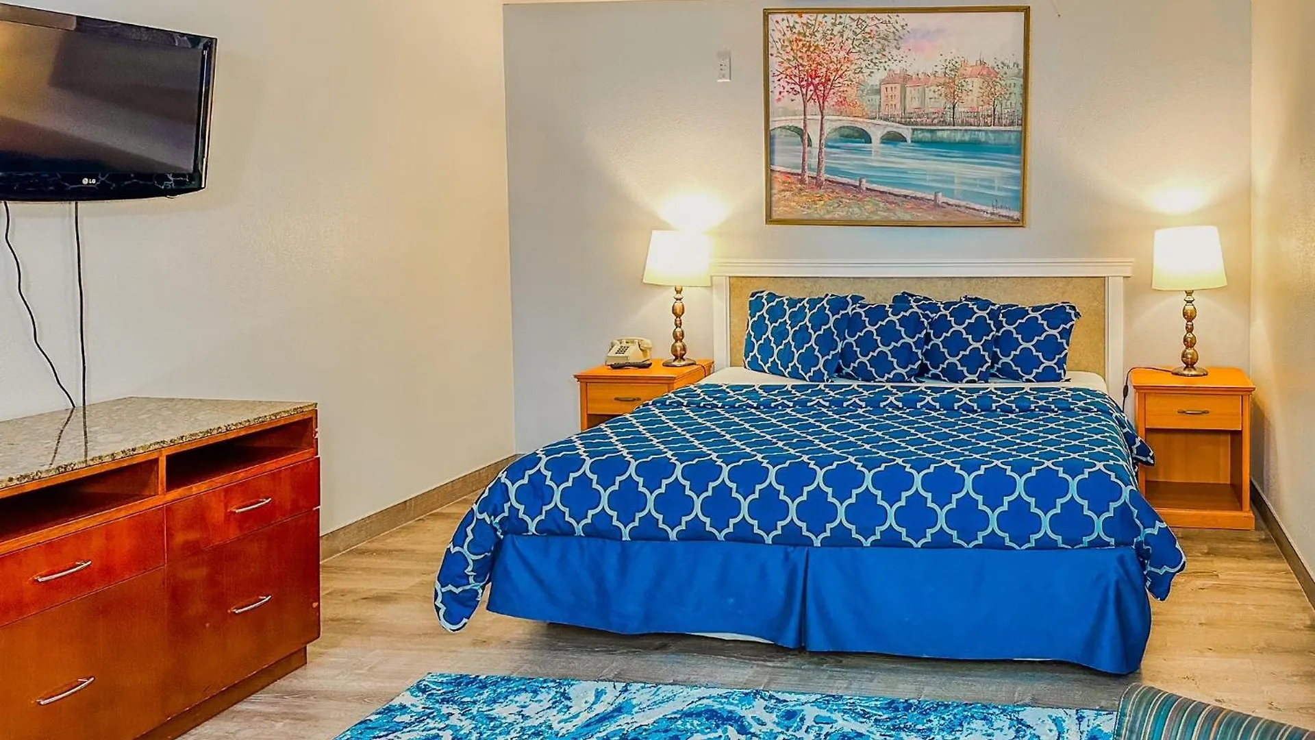 Americas Inn&Suite Shoreline Motel