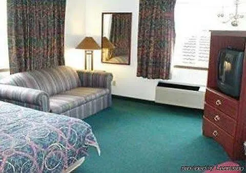 Americas Inn&Suite Shoreline Motel